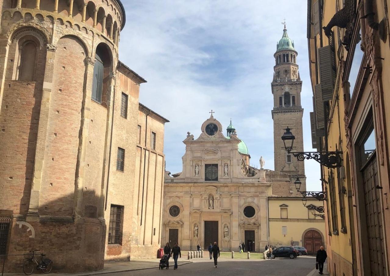 Appartamento Luxury 6 Al Duomo Di Parma Esterno foto